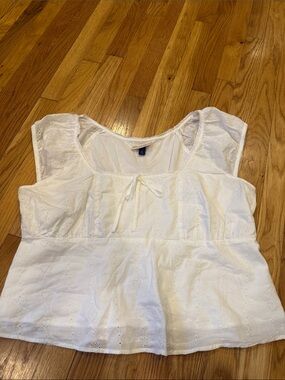 Universal thread White Eyelet Peasant Top - Scoop Neck